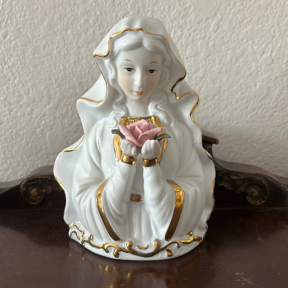 Montefiori vintage mother mary ceramic statue / figurine
